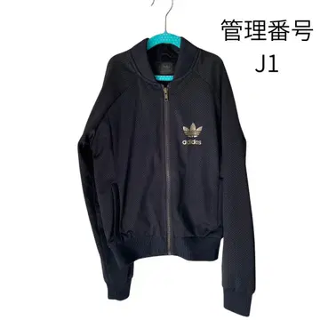 adidas 블랙 골드 로고 S 사이즈