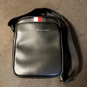 TOMMY HILFIGER 블랙 숄더백