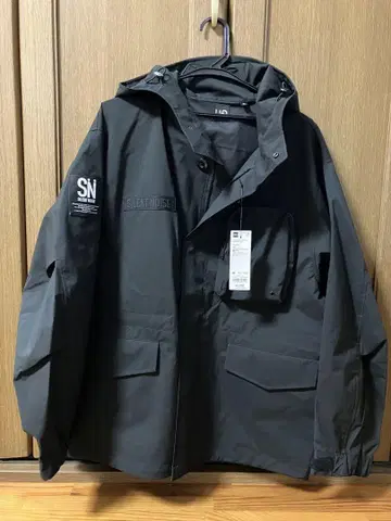 GU x SILENT NOISE 콜라보 상품 블랙 후드 부착 자켓