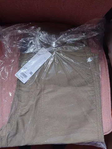 미개봉 새상품 유니클로 U 와이드 핏 치노 카키 82cm UNIQLO U
