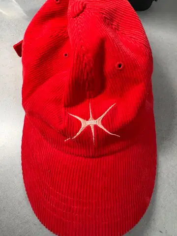 YUNS 빨간색 코듀로이 캡