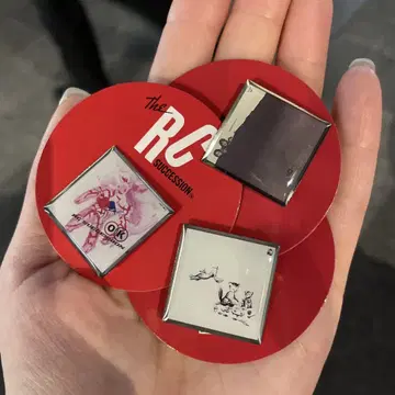 The RC SUCESSION 핀 배지 세트