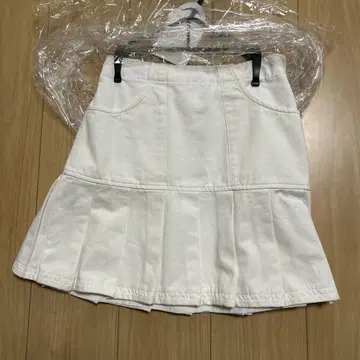 화이트 데님 미니 플리츠 스커트
