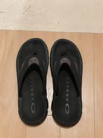 OAKLEY 코일 샌들