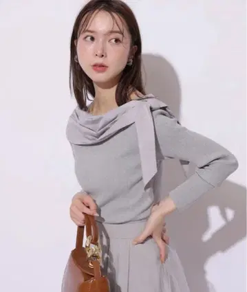 Mystrada 스카프 도킹 오프숄더 니트