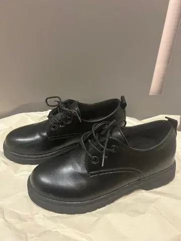 블랙 레이스업 슈즈