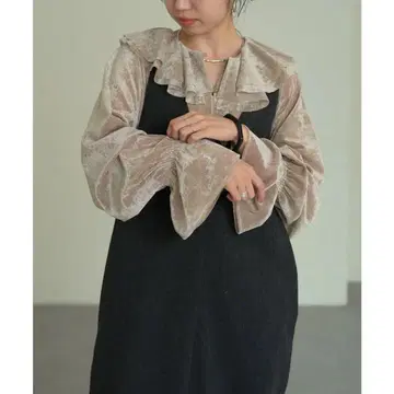 Omekashi 벨로아 메쉬 프릴 블라우스 베이지
