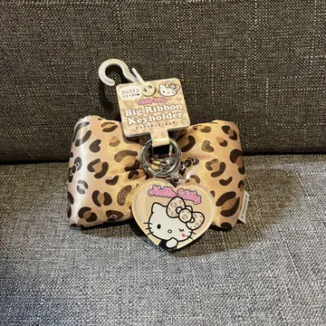 헬로키티 리본 참 레오파드 무늬