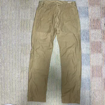 오어슬로우 베이지 베이커 팬츠 앞면 포켓 부착