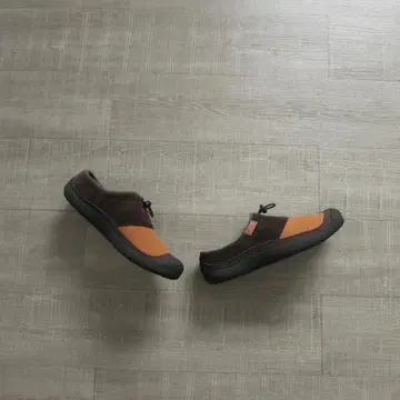 미사용 27.0 KEEN 킨 하우저 쓰리 슬라이드 슬립온