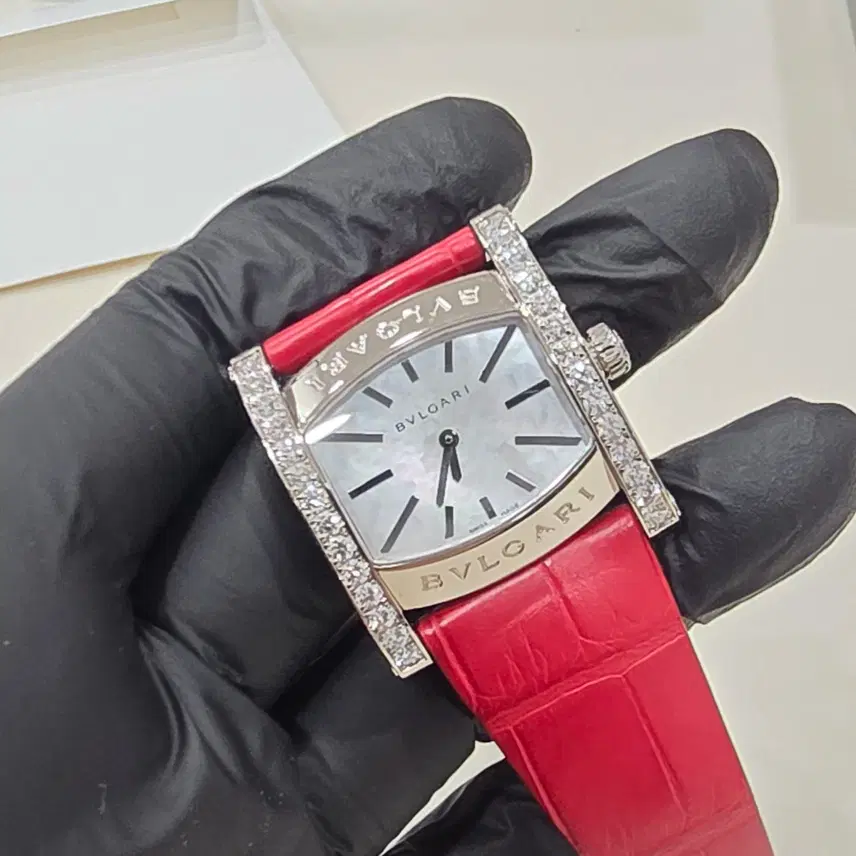 불가리 시계 아시오마 18K화이트골드 다이아 자개다이얼 36MM 쿼츠판매 사진 2