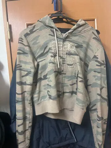 aeae 카모 패턴 크롭 후드티
