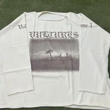 size1 vultures VOLUME 1 LONG SLEEVE TEE