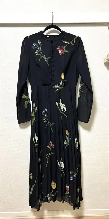 AMERI vintage 꽃무늬 긴팔 플레어 원피스 블랙
