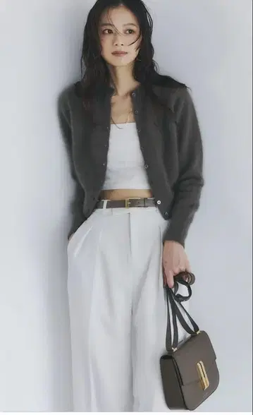 아뉴앙스 라쿤 폭스 숏 가디건 모카