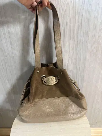 FURLA 베이지 복조리형 숄더백