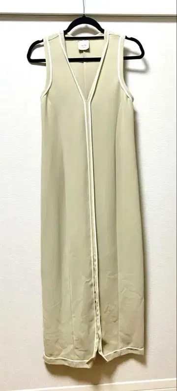 ALYSI 베이지 슬리브리스 롱 원피스