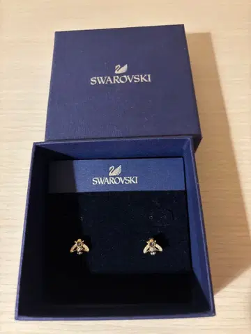 Swarovski BEE 행운을 부르는 벌 디자인 귀걸이