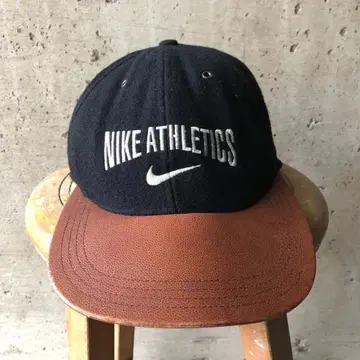 XZ662 NIKE 나이키 은색 택 빈티지 가죽 펠트 캡 90s