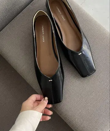 CAPRICIEUX LE'MAGE 스퀘어 스티치 플랫슈즈