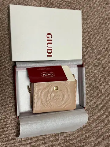 GIUDI 베이지 3단 폴더형 지갑 가격 인하했습니다!