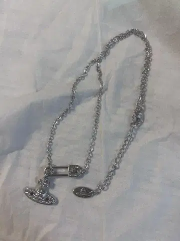 안전핀 행거 목걸이
