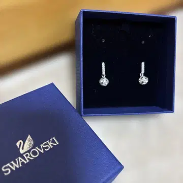 Swarovski 크리스탈 드롭 귀걸이