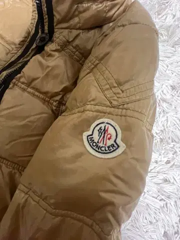 MONCLER 카멜 다운 자켓
