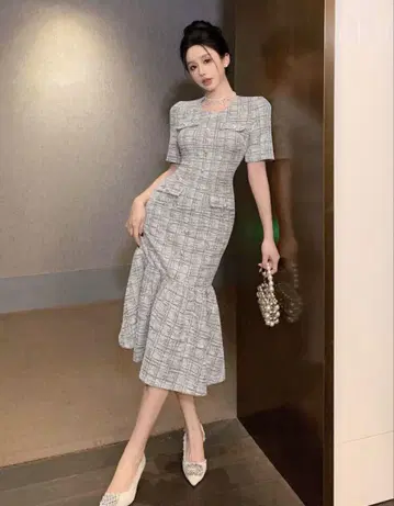 그레이 계열 체크 반팔 플레어 원피스