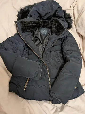 ZARA 블랙 다운 자켓