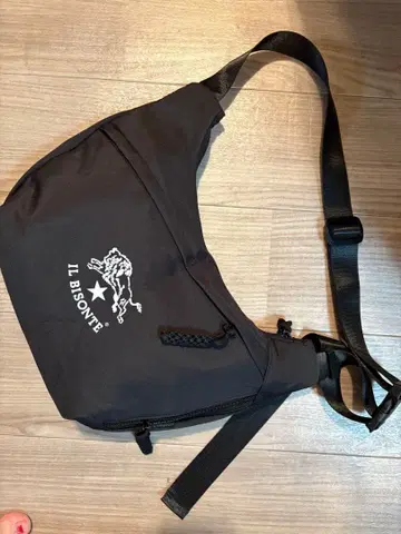IL BISONTE 바디백 블랙