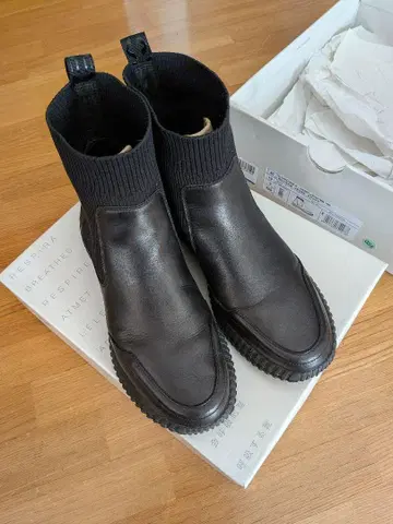GEOX 블랙 가죽 사이드 고어 부츠 / 여성용 26cm