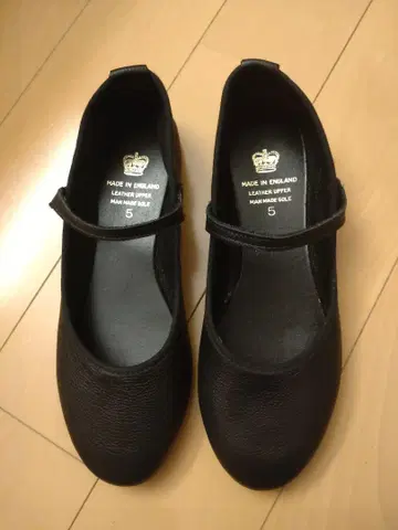 CROWN 가죽 스트랩 슈즈
