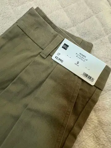 새상품 택 포함 GU 치노 폴리 레그 턱 팬츠 S 베이지 팬츠 치노 팬츠