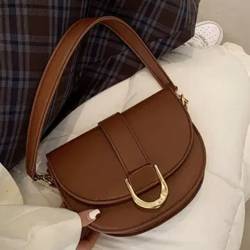 브라운 하프문형 숄더백