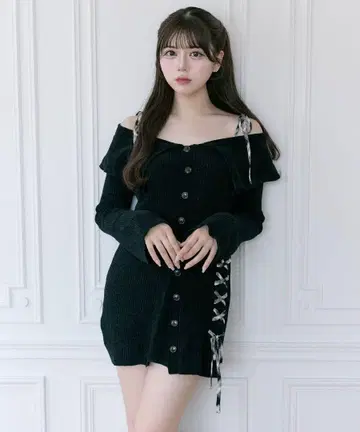 오프숄더 블랙 원피스