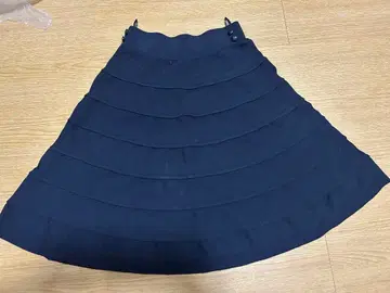TO BE CHIC 스커트 네이비