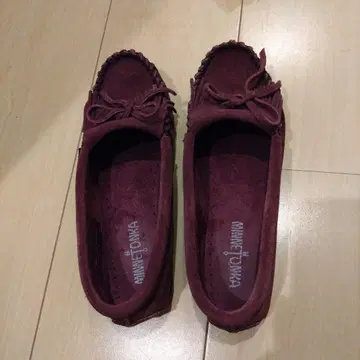 Minnetonka 모카신 6.5 와인 레드 23.5cm