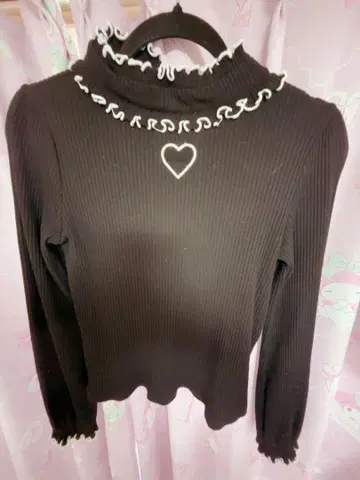 MARS 니트 하트 파낸 니트