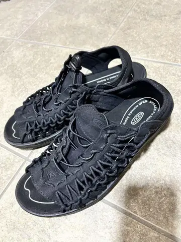 KEEN 블랙 샌들 28cm