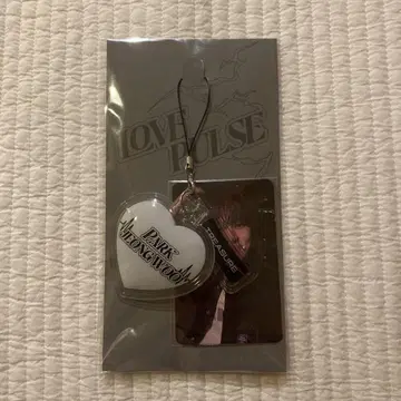 TREASURE 팝업 한정판 키링 & 트레이딩 카드 정우