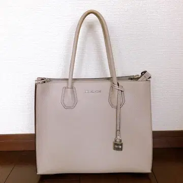 마이클코어스 베이지 가죽 핸드백