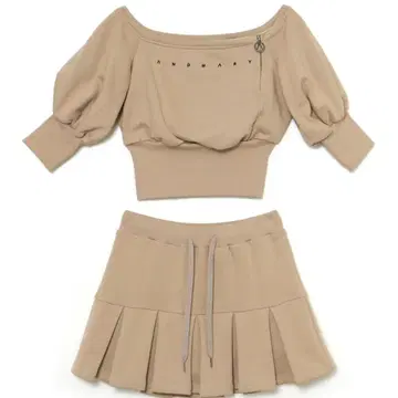 Dorothy pleats set up beige 앤드마리