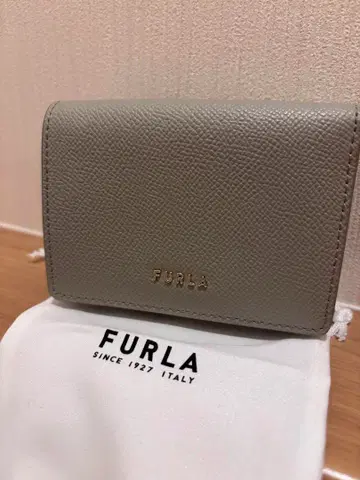 FURLA 그레이 3단 폴더형 지갑 컨디션 최상 훌라