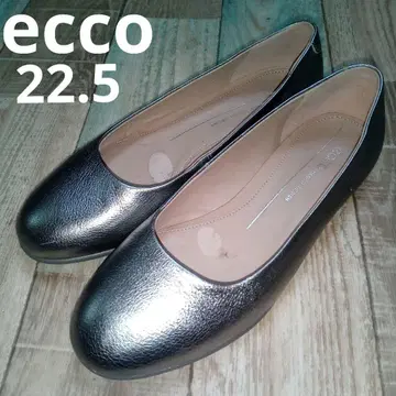 ecco 22.5 에코 플랫슈즈 실버 가죽 광택 주름 가공