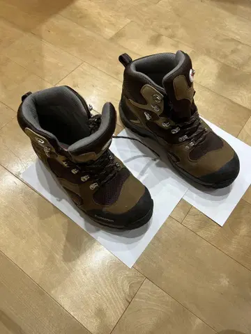 Caravan 등산화 브라운