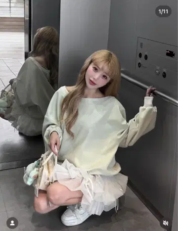 one shoulder pearl logo sweat mint