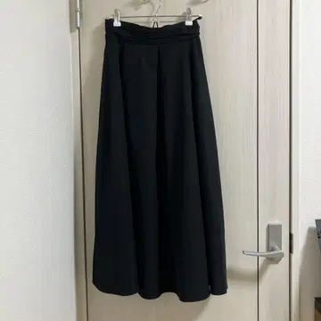 NATURAL BEAUTY BASIC 블랙 플레어 스커트