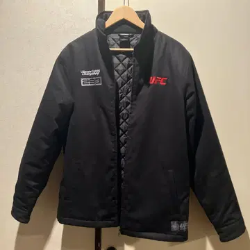 UFC 블랙 점퍼 UFC 298
