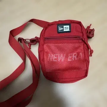NEW ERA 메쉬 바디백 레드